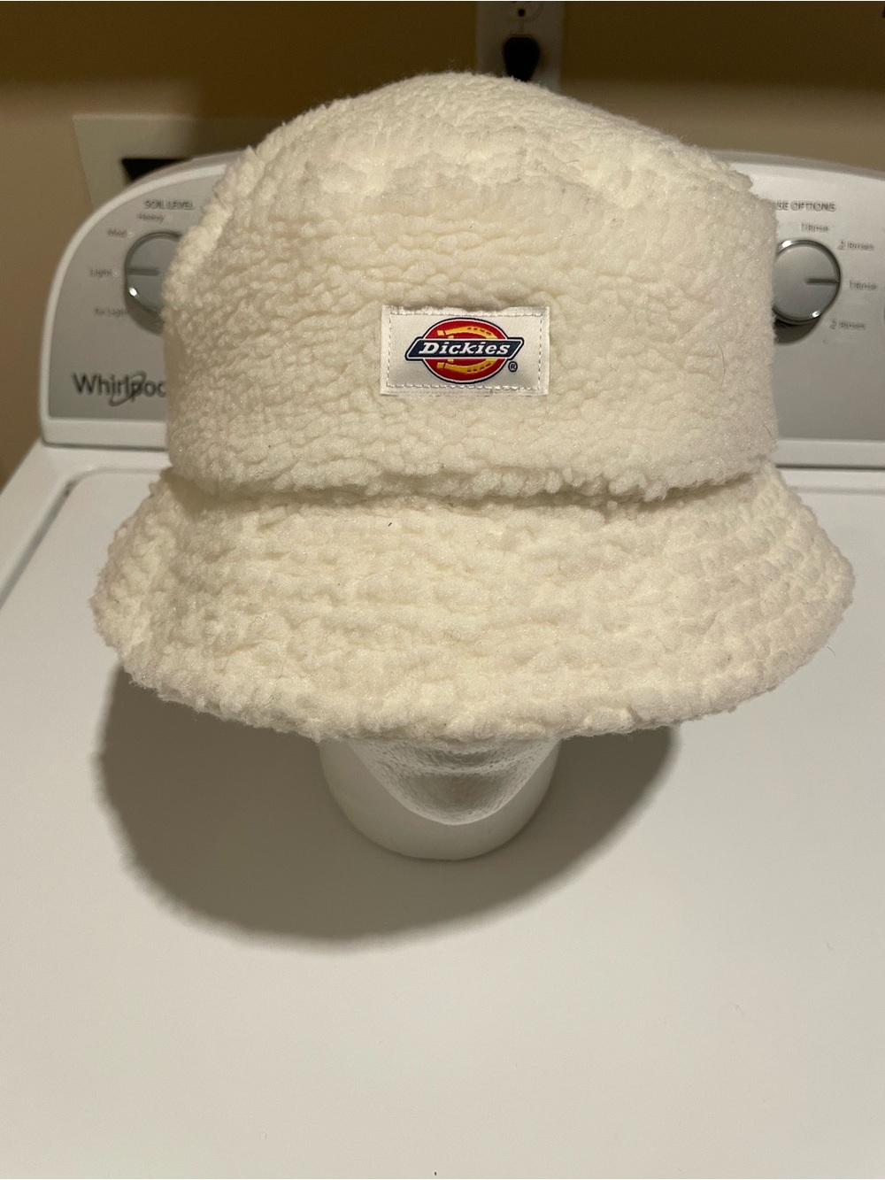 NWT Dickies white Sherpa type bucket hat in size S/M unisex